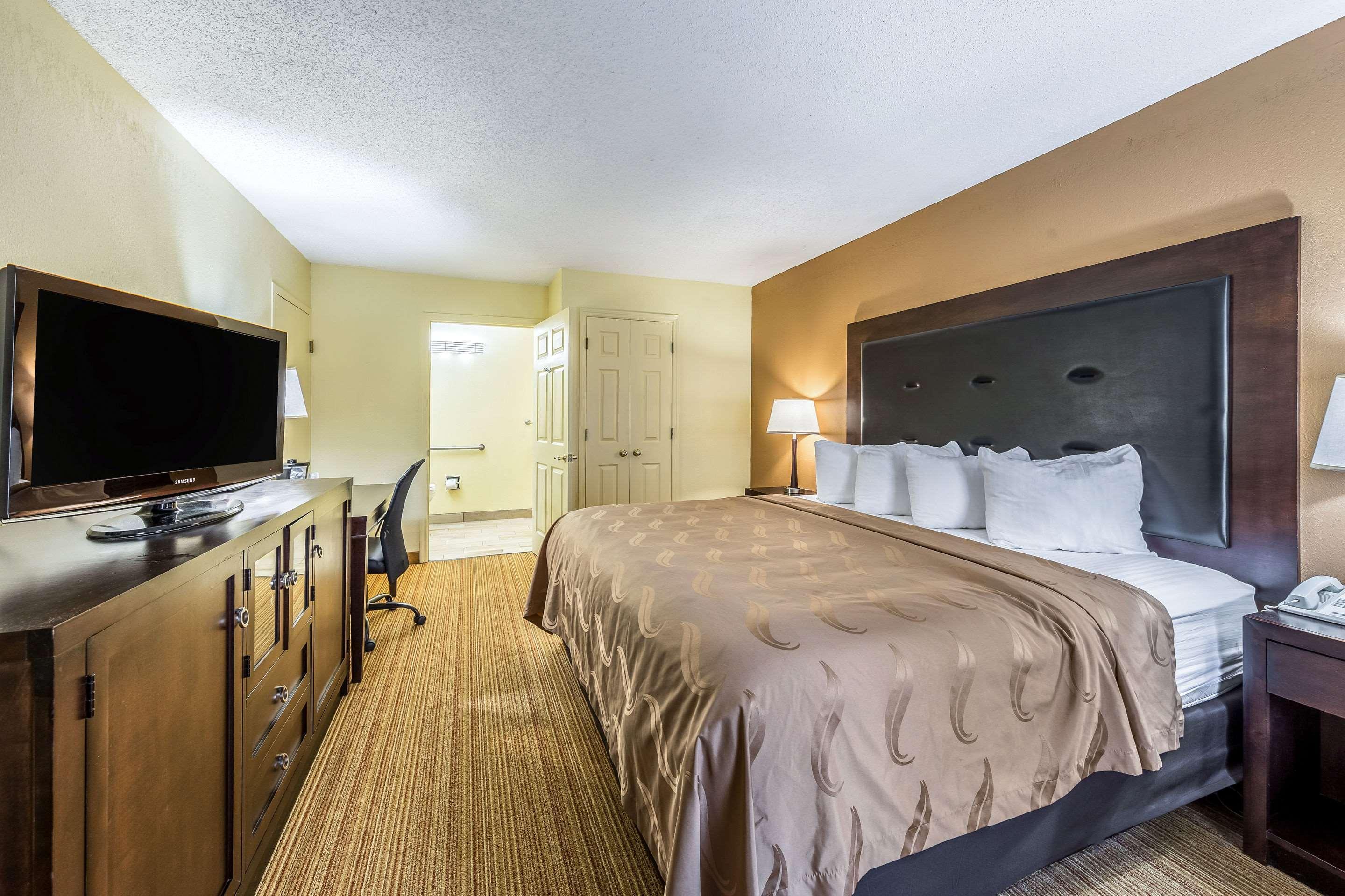Quality Clemson Near University Inn 2*